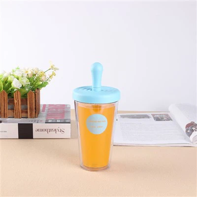 ¿Puedo usar una taza de viaje doble aislante para batidos de proteínas?